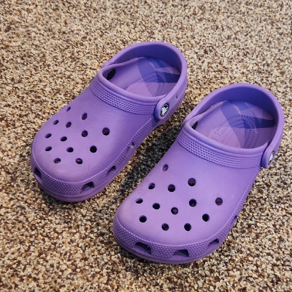 Crocs Purple Clogs Size: W 8, M 6